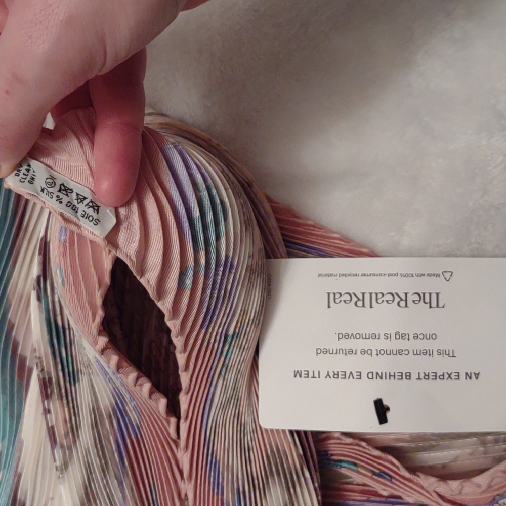Hermes 'Noel au 24 Faubourg' Plisse Silk Christmas Scarf - Picture 6 of 9
